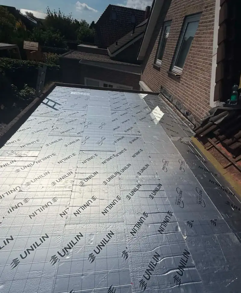 Nieuwe dakopbouw tijdens de uitvoering