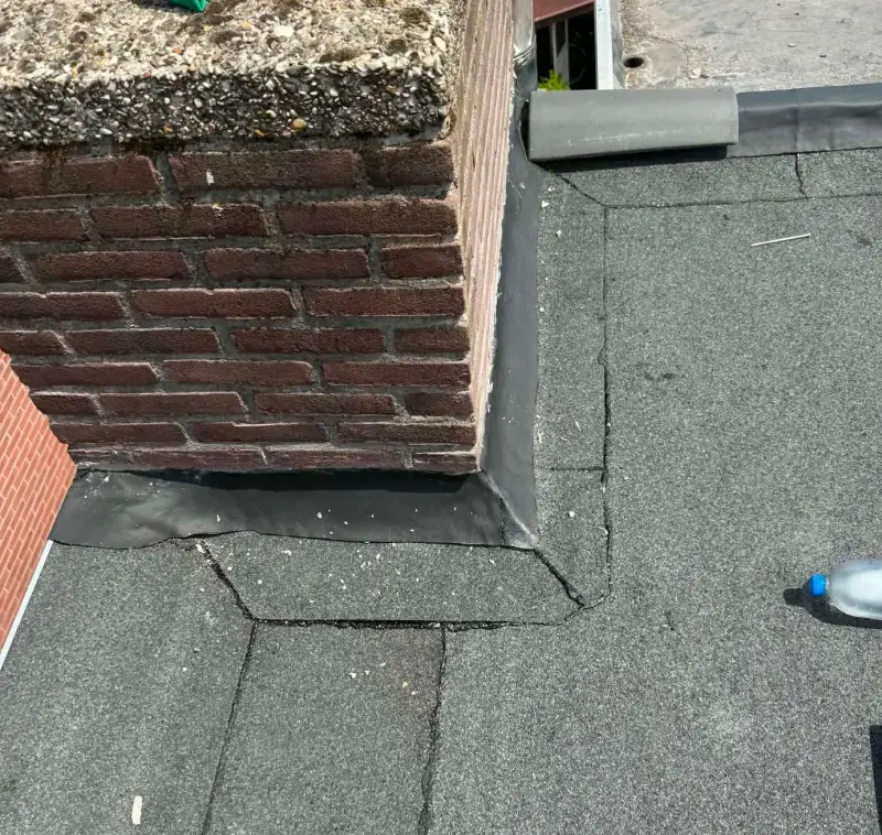 Afgewerkt dakdetail aan het einde van de fotoreeks