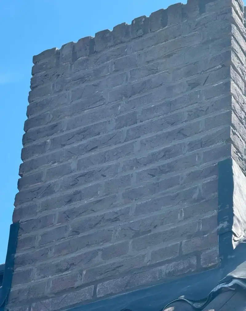 Detail van de zichtbare aansluiting na het werk